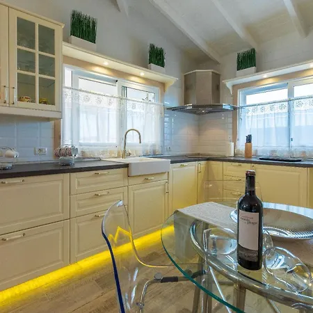 Villa Karla Con Piscina: Tranquilidad Y Naturaleza *
