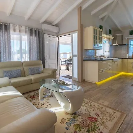 Villa Karla Con Piscina: Tranquilidad Y Naturaleza *